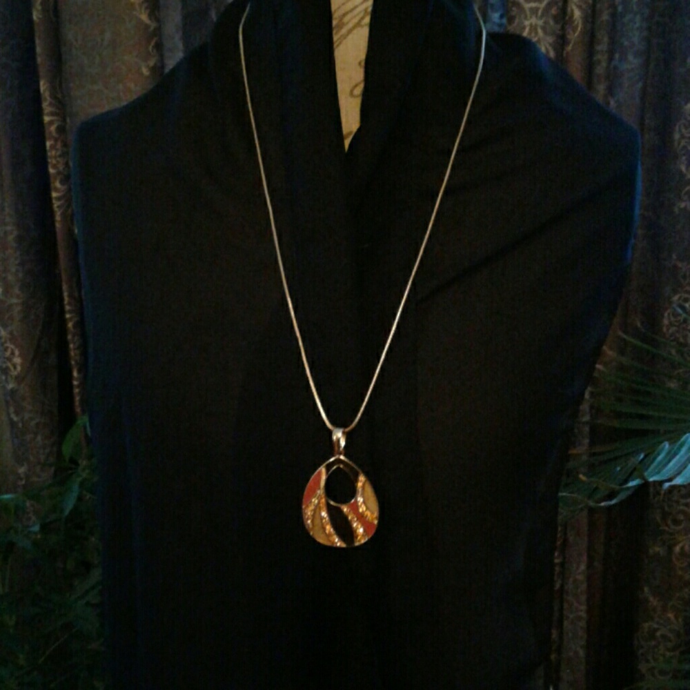 Gold necklace and earring set